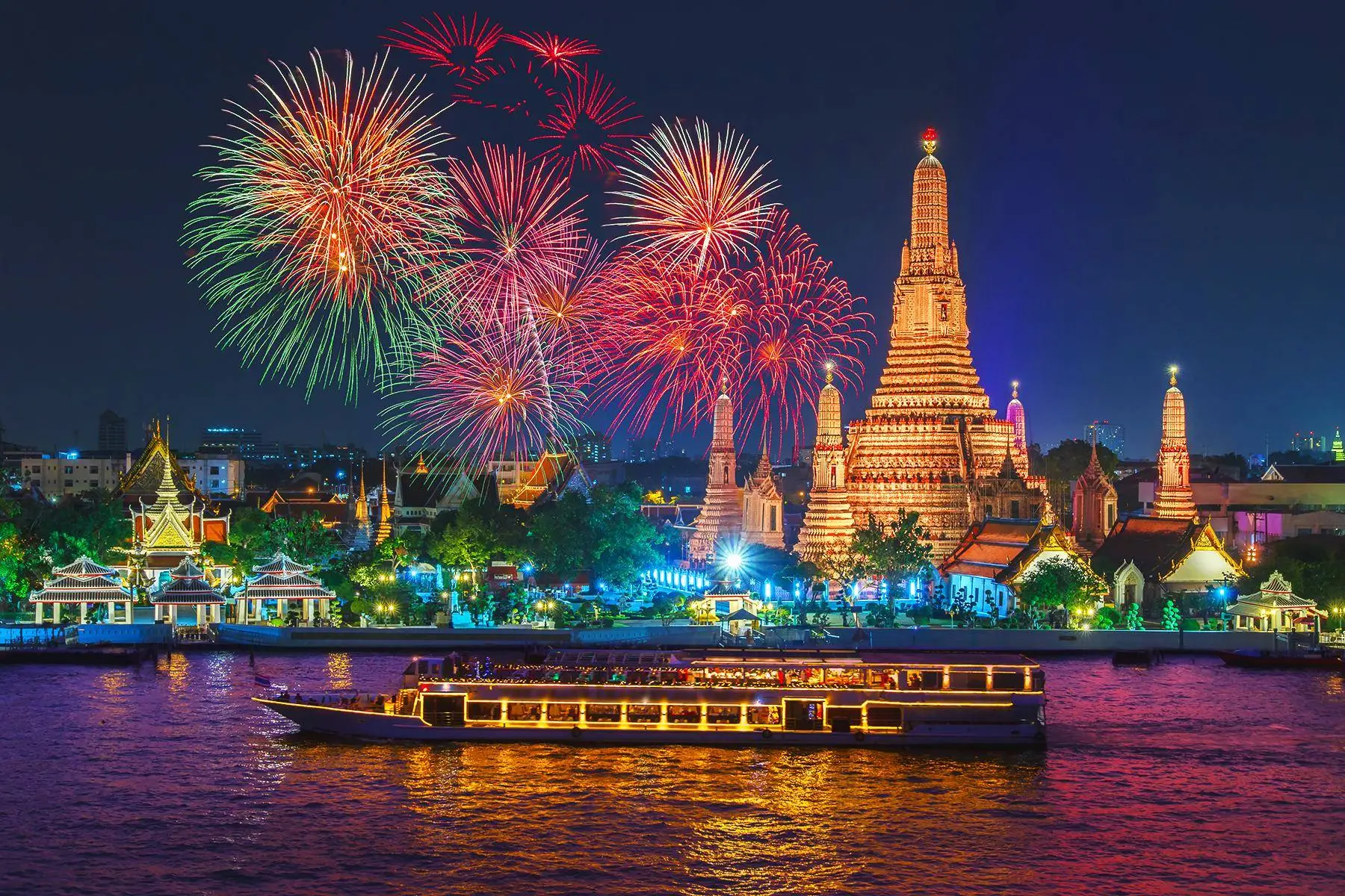 3 of The Best Ways to Celebrate New Year in Thailand 4 14 WheretoSpendNYE Bangkok shutterstock 523768189