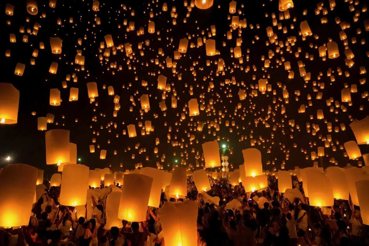 3 of The Best Ways to Celebrate New Year in Thailand 6 Flying Sky Lantern