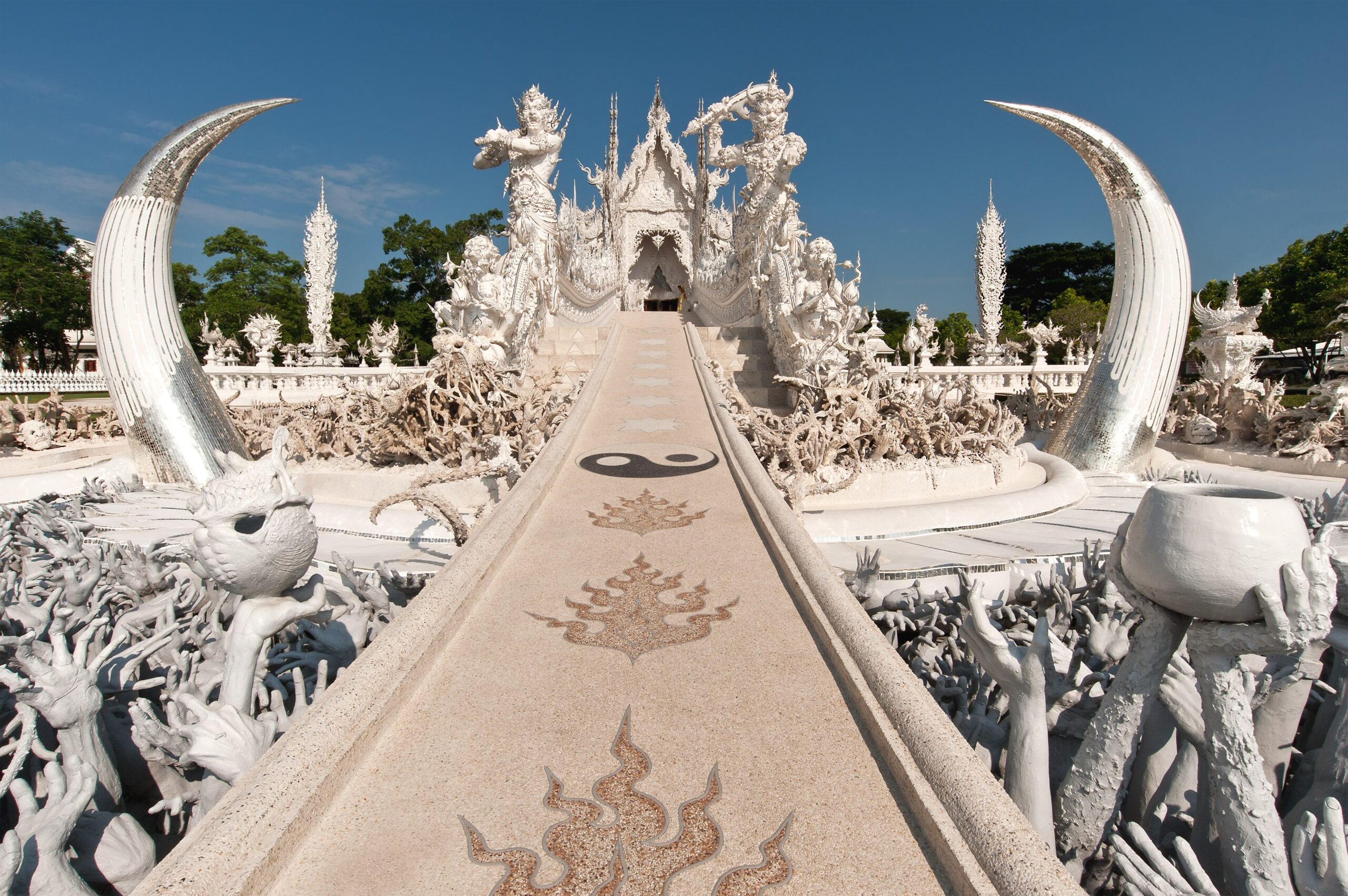 Wat Rong Khun White Temple 1 scaled