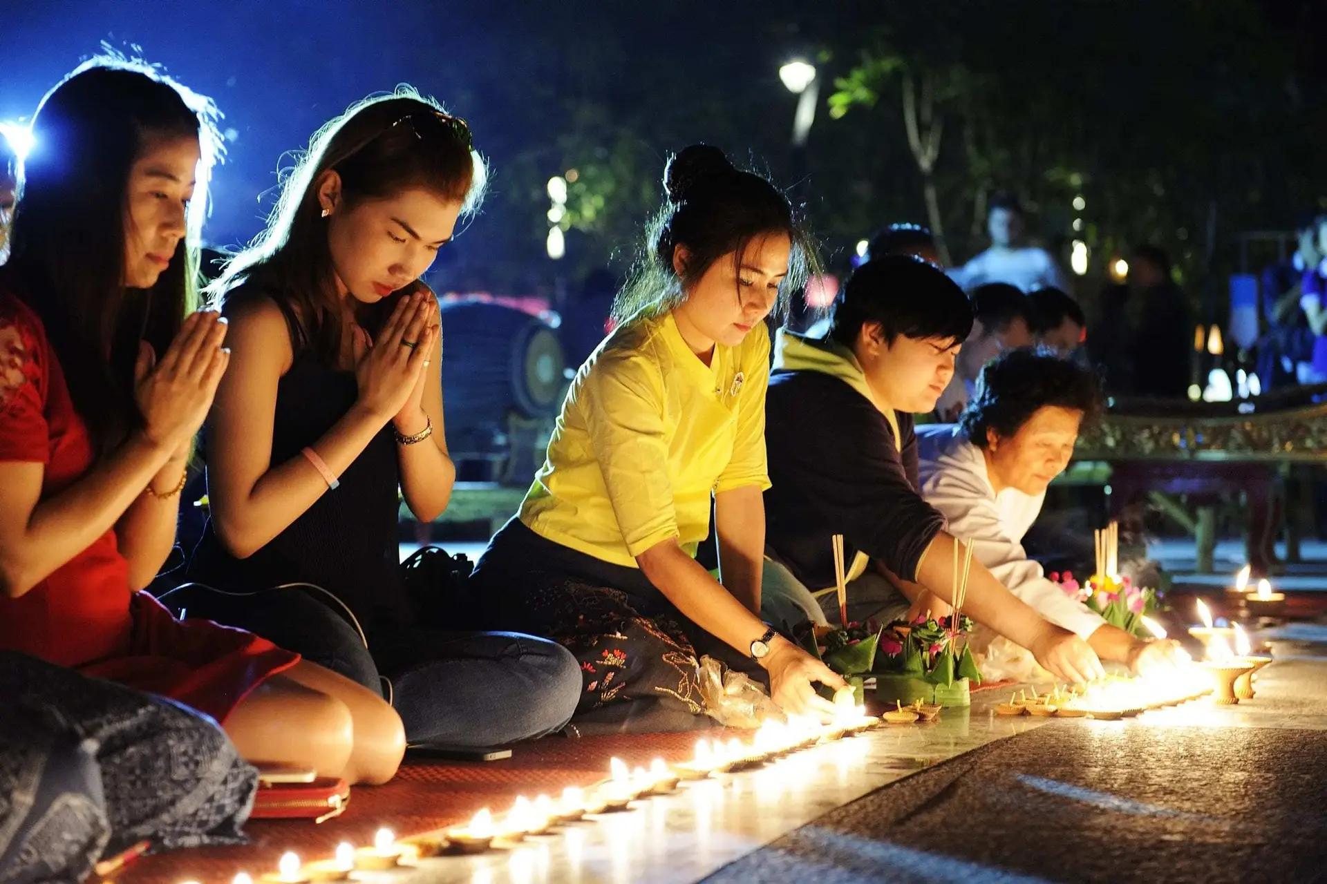 Festival of Lights - Loy Krathong 4 Loy Krathong Festival of Lights 2