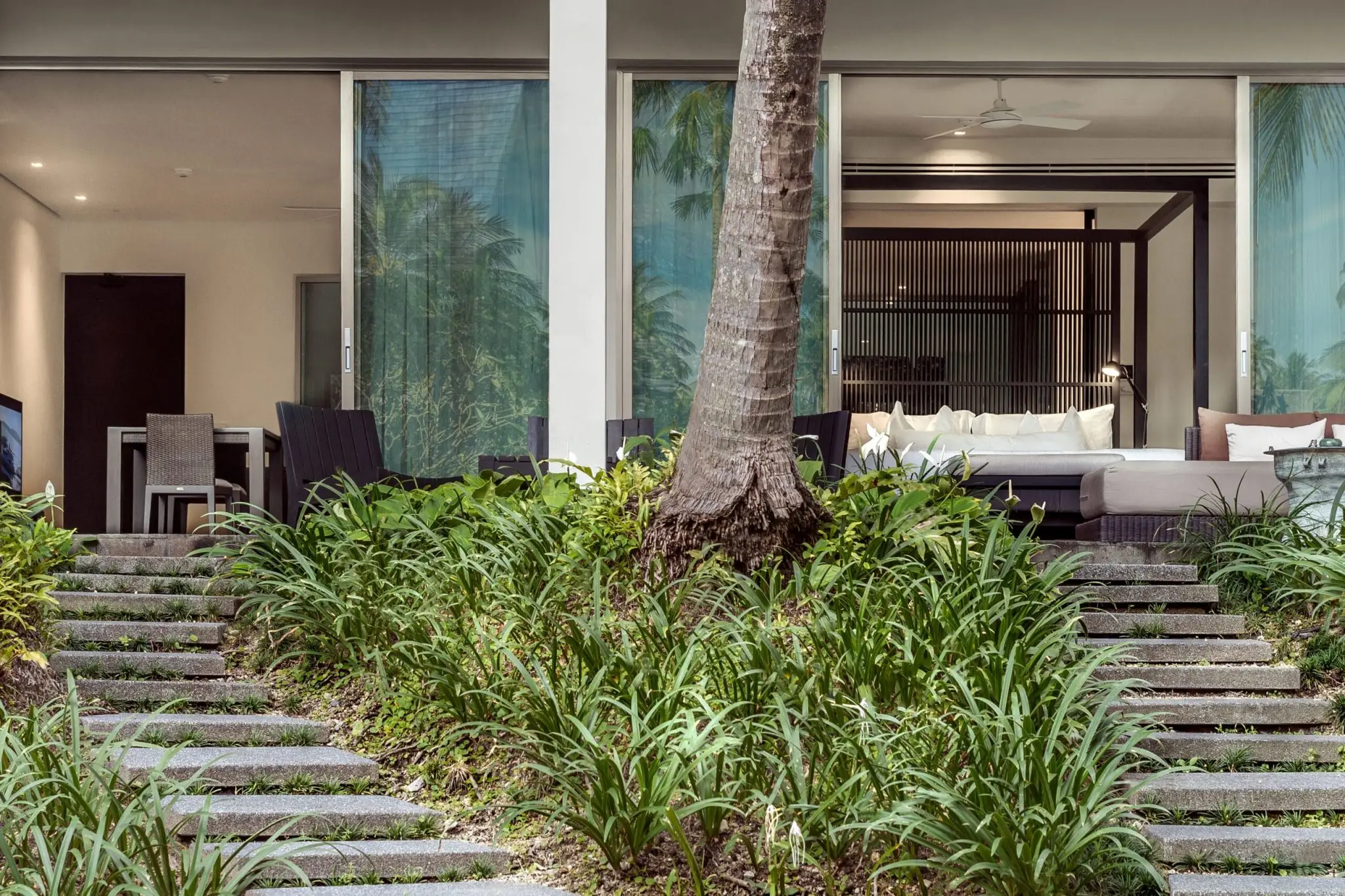 PALM SUITE 2 scaled 1 2048x1366 1